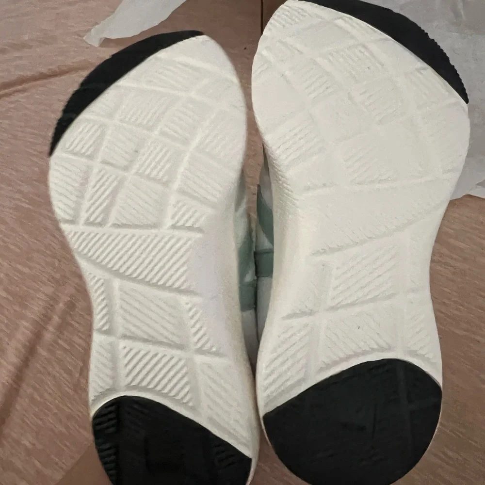 NEW IN BOX Veja Impala Engineered Mesh in Eggshell Matcha - Picture 14 of 15